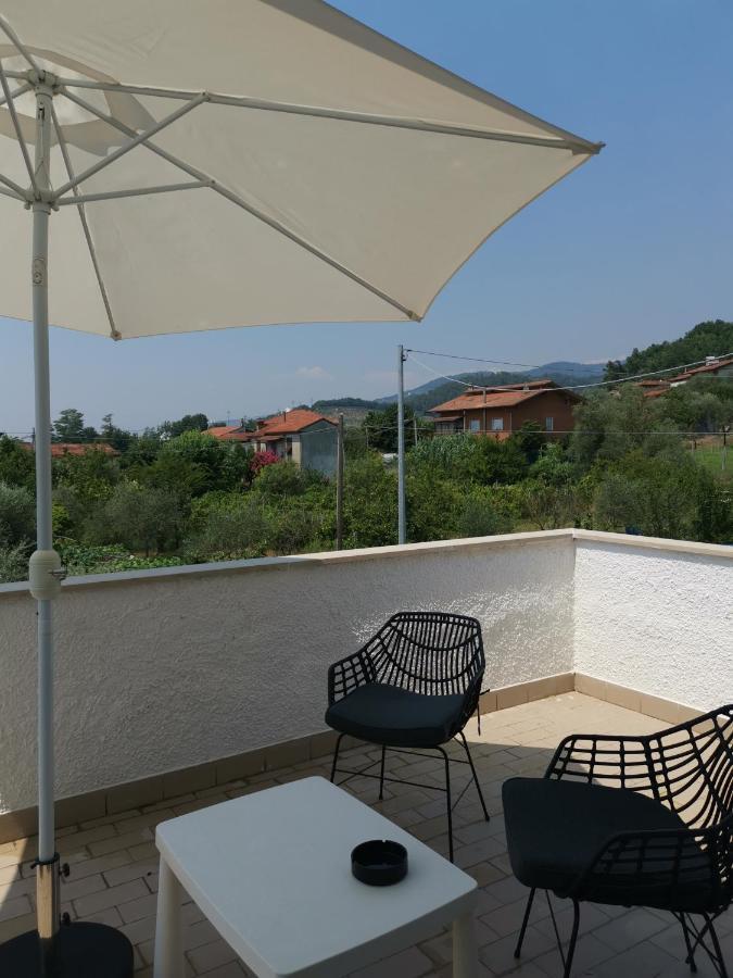 Villa Flora Affittacamere Luni Exterior foto